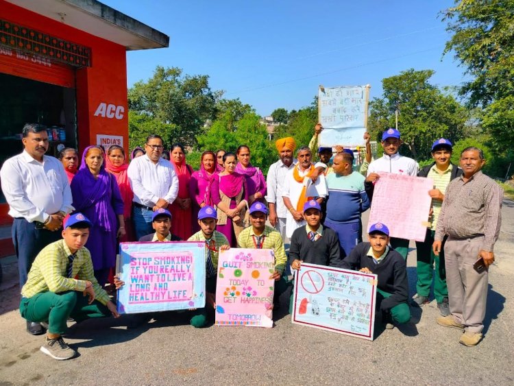 नशा मुक्त ऊना अभियान के मोमनियार पंचायत में हर घर दस्तक अभियान के तहत एसडीएम बंगाणा ने भरा जोश 