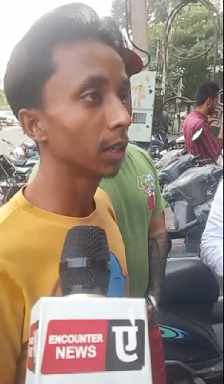 जालंधरः Bhatia Travel Agent के बाहर गर्माया माहौल, देखें Live