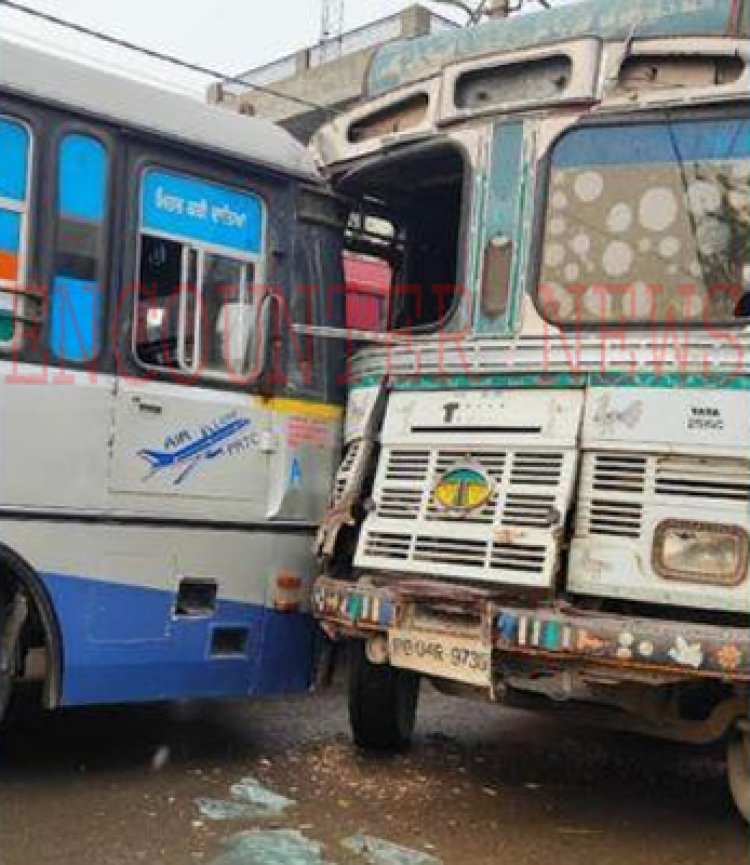 पंजाबः यात्रियों से भरी PRTC बस और ट्रक की आमने-सामने टक्कर, मची चीख पुकार, कई घायल