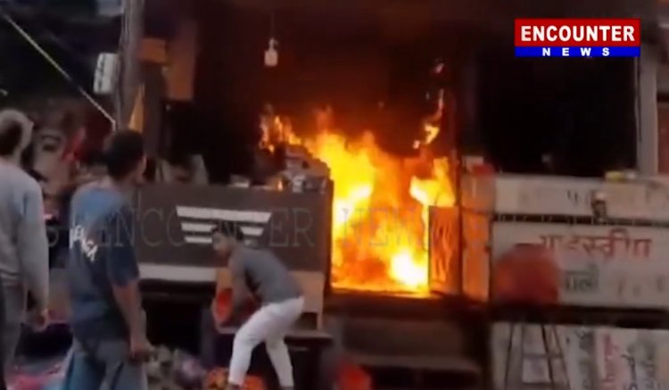 पंजाबः फास्ट फूड की दुकान में लगी भीषण आग, देखें वीडियो