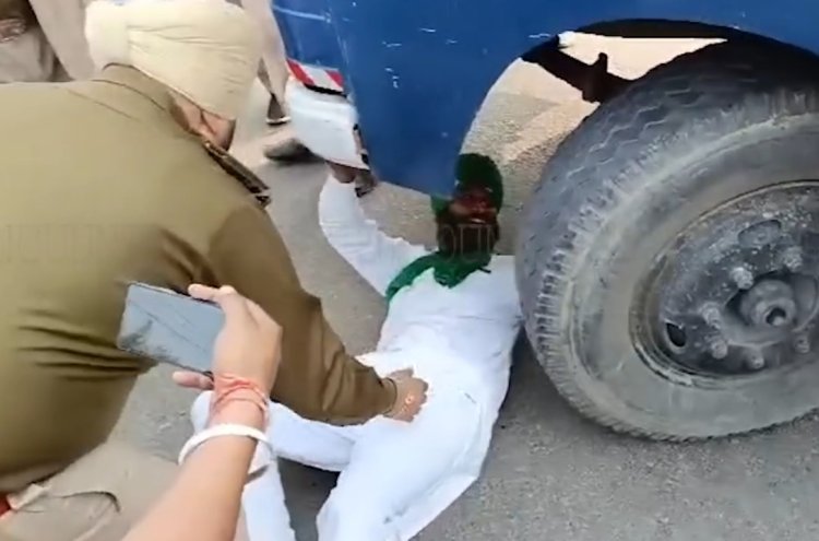 पंजाब : DC दफ्तर के बाहर किसानों ने लगाया धरना, देखें वीडियो