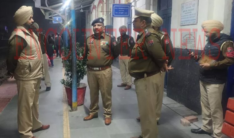 पंजाबः सुबह-सुबह रेलवे स्टेशन पर पुलिस की दबिश