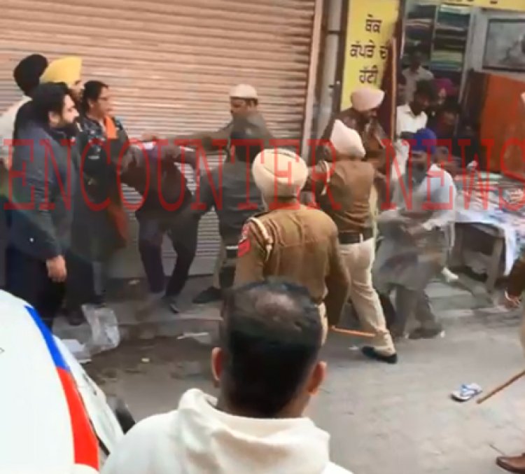 पंजाबः 2 दुकानदारों की झड़प में थाना 1 के SHO सहित पुलिस कर्मी घायल, देखें वीडियो