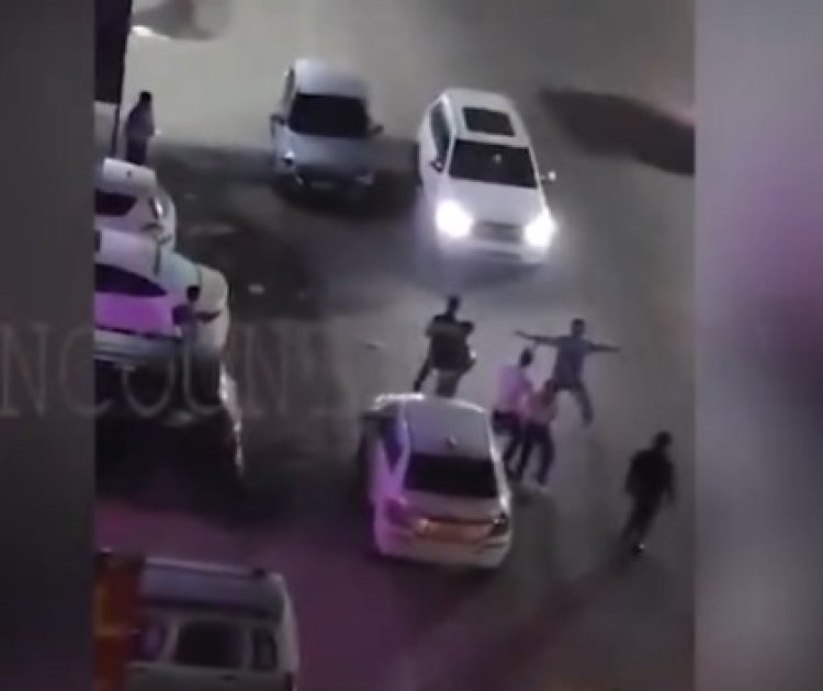 दिल दहलाने वाली घटना, कार चालक ने युवक-युवती को कुचला, एक की मौ'त, देखें वीडियो