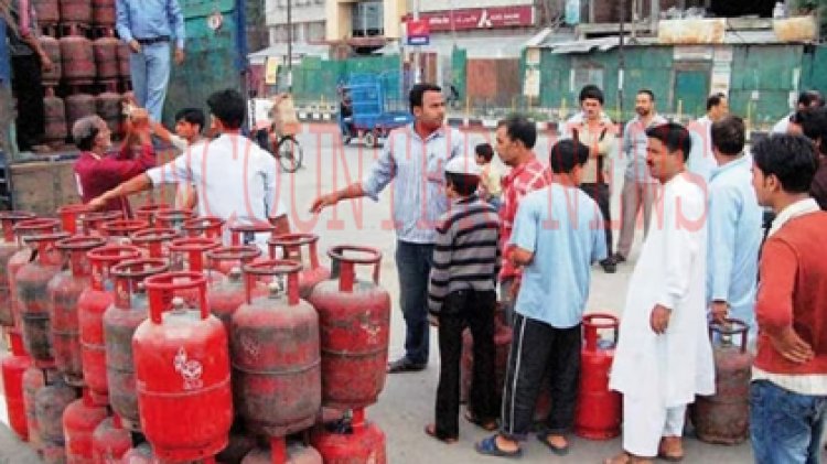 पंजाबः पैट्रोल के बाद गैस सिलेंडर को लेकर मची होड़