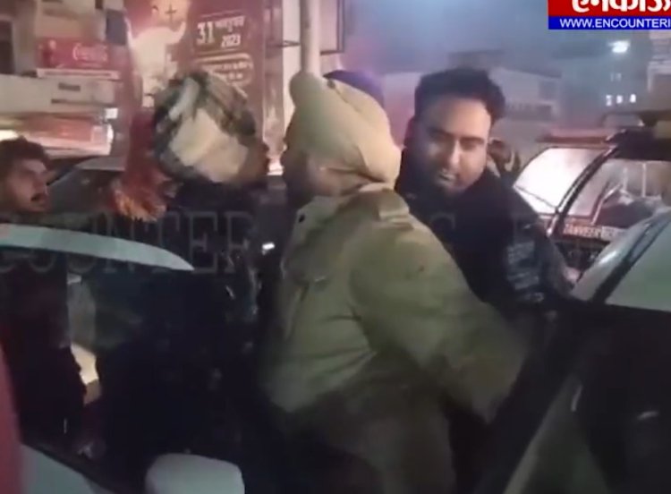 पंजाब : नशें में धुत पुलिसकर्मी ने कई गाड़ियों को मारी टक्कर, देखें वीडियो