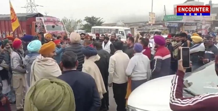 पंजाबः टैक्सी और ट्रक चालकों ने सरकार के खिलाफ की नारेबाजी, देखें वीडियो