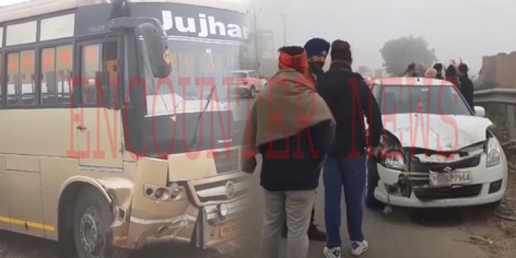पंजाबः सवारियों से भरी बस और कार में भीषण टक्कर, सवारियां घायल, देखें वीडियो
