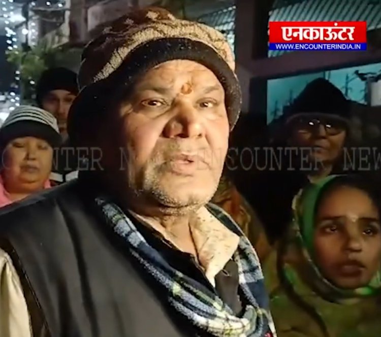 जालंधरः प्रसाद बांटने को लेकर मंदिर के पुजारी पर बदमाशों ने किया हमला, देखें वीडियो