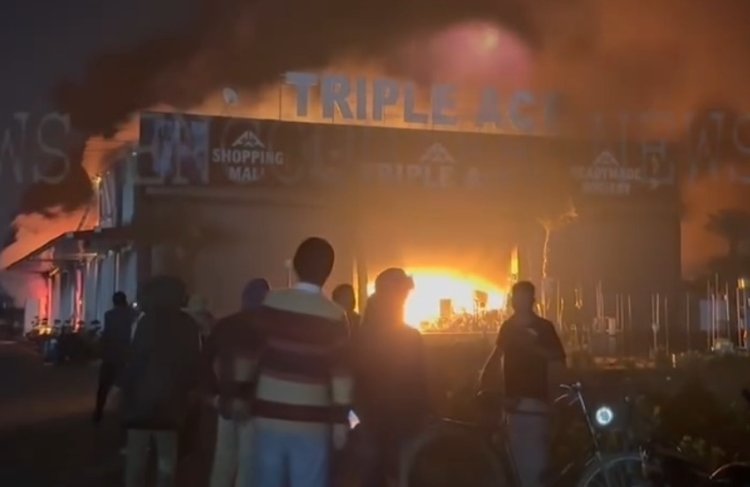 पंजाब : Amazon स्टोर में लगी भीषण आग, करोड़ों का हुआ नुकसान, देखें वीडियो