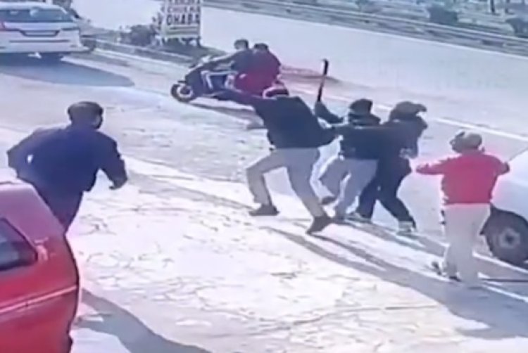 पंजाबः आप पार्टी के जिला प्रधान पर तेजधार हथियारों से हमला कर आरोपी फरार, देखें CCTV 