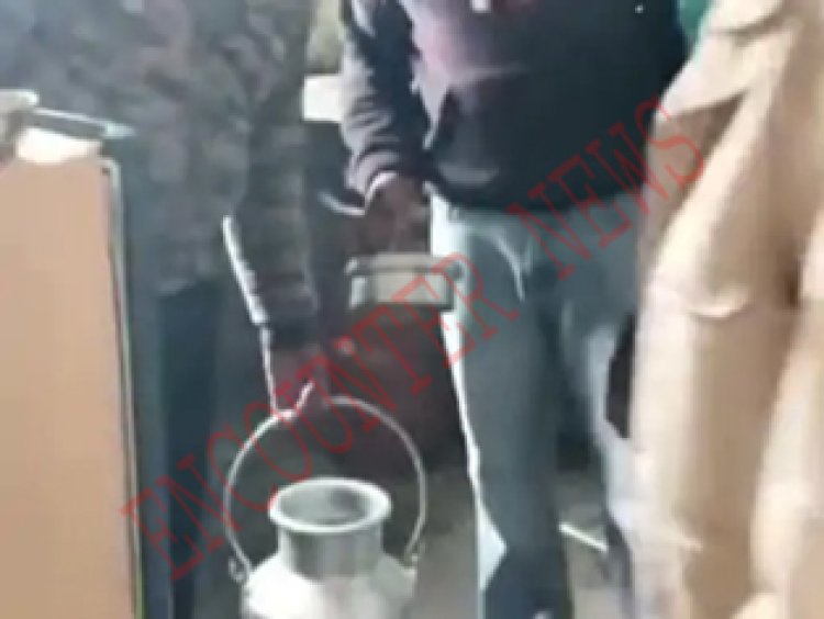 पंजाबः घर में पुलिस और Excise विभाग की रेड, देसी शराब और भट्ठी का सामान बरामद
