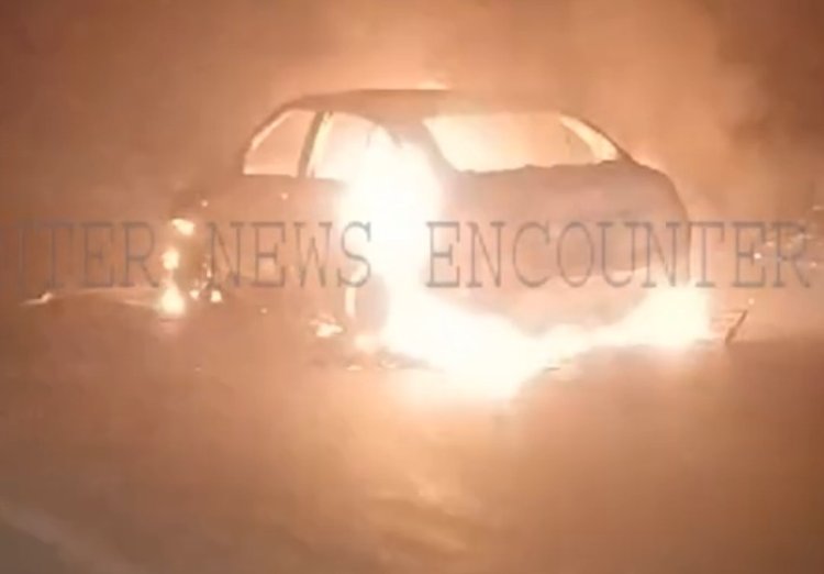 पंजाब :  धू-धू कर जली कार, देखें वीडियो