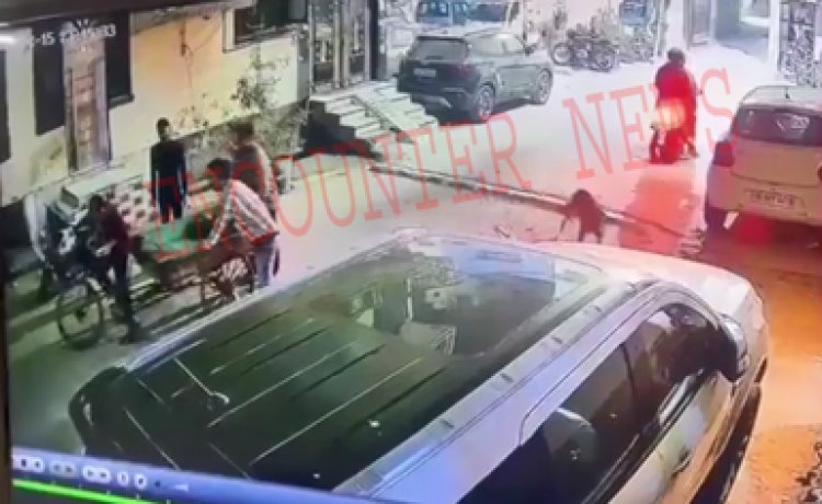 कपड़ा व्यापारी के घर के बाहर हमलावारों ने चलाई ताबड़तोड़ गो+लियां, देखें CCTV