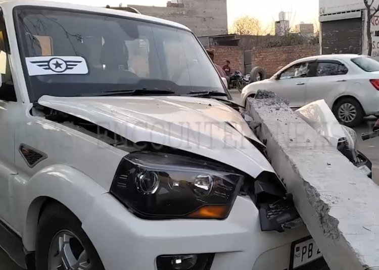 पंजाब : बड़ा हादसा, 6 वाहनों पर खाद से भरा ट्रक पलटा, देखें वीडियो