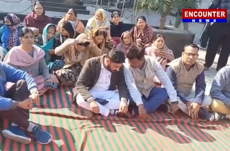पंजाब : लोगों ने SSP दफ्तर के बाहर लगाया धरना, देखें वीडियो