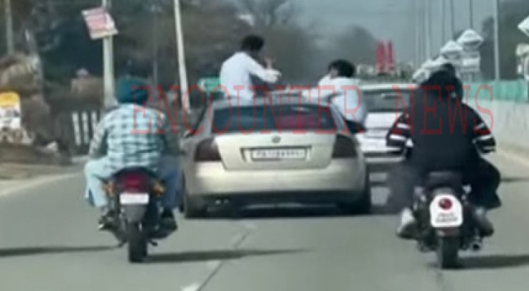 पंजाबः स्कूली छात्रों ने नेशनल हाईवे पर गाड़ी में किया स्टंट, पुलिस ने लिया एक्शन
