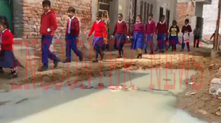 पंजाबः गली में सीवरेज के पानी से स्कूली बच्चे और इलाका निवासी हुए परेशान, देखें वीडियो