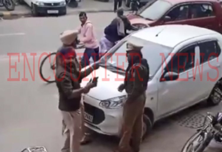 जालंधरः जब पुलिस ने अपने कर्मी का काटा चालान, तो भड़क उठा अधिकारी, वीडियो वायरल 