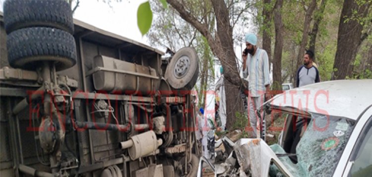 पंजाबः कार और मिनी बस की टक्कर में कई घायल,देखें वीडियो