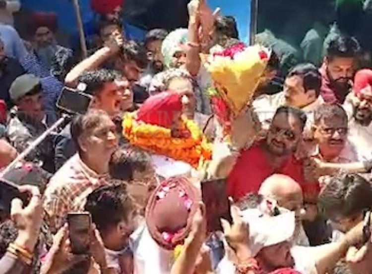 पंजाबः भाजपा नेता रवनीत बिट्टू के स्टेशन पहुंचने पर उमड़ा कार्यकर्ताओं का सैलाब, देखें वीडियो