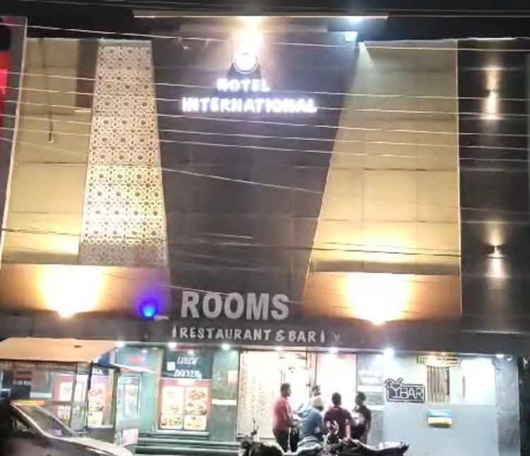पंजाबः  Hotel International  में पुलिस की रेड, भारी मात्रा में शराब बरामद, देखें वीडियो