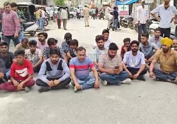पंजाब : मृतक के परिजनों ने सिविल अस्पताल के बाहर लगयाा धरना, देखें वीडियो