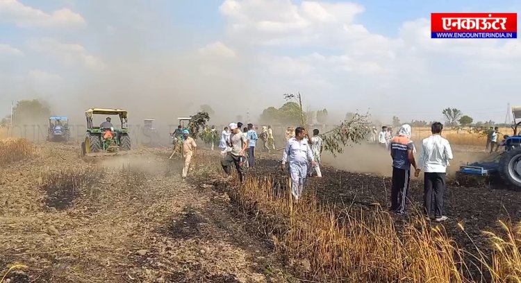 पंजाब : गेंहू की फसल को लगी भीषण आग, देखें वीडियो