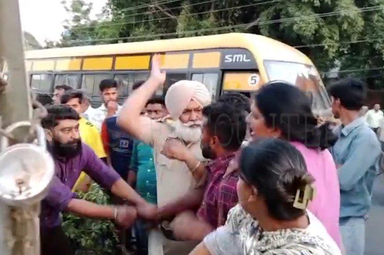 पंजाबः नगर निगम की तहबाजारी टीम और रेहड़ी चालक में हुआ विवाद, चले थप्पड़, देखें वीडियो