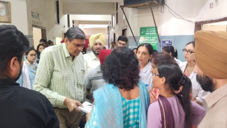 जालंधरः सिविल अस्पताल में चैकिंग करने पहुंचे चंडीगढ़ के अधिकारी अनिल गोयल का आया बयान, देखें वीडियो