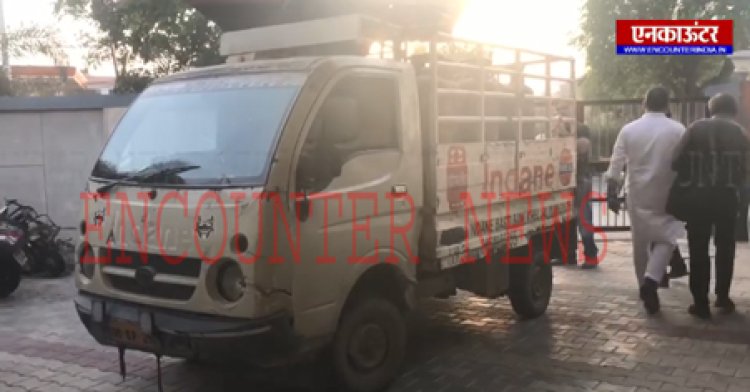 जालंधरः सिलेंडर से भरे मिनी ट्रक सहित चालक काबू, पुलिस ने साधी चुप्पी, देखें वीडियो