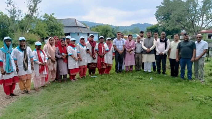 “एक पौधा मां के नाम” अभियान में युवा व मातृशक्ति बढ़ चढ़ कर ले रहे भाग: वीरेंद्र कंवर
