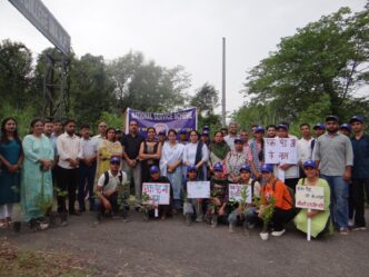 महाविद्यालय ऊना में डॉ. मीता शर्मा ने “एक पेड़ मॉं के नाम” अभियान के तहत रोपा जामुन का पौधा
