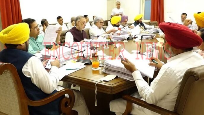 Punjab News: CM Bhagwant Mann ने Cabinet Meeting में युवाओं को दी सौगात