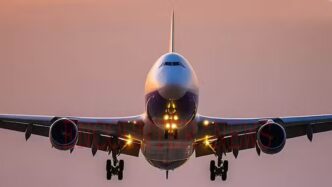 एक दिन में India, Indigo, Vistara और Akasa की 85 उड़ानों को मिली बम से उड़ाने की धमकी, जांच में जुटा प्रशासन