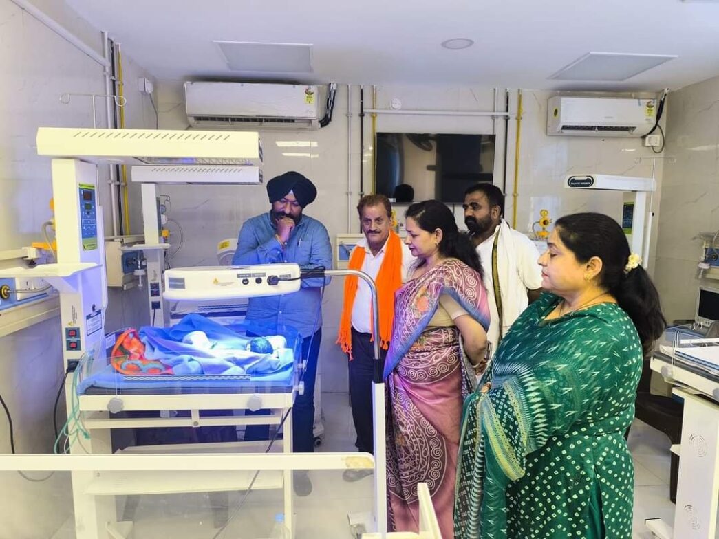 विधायक ने नालागढ़ अस्पताल में डॉक्टरों और स्टाफ से की बैठक