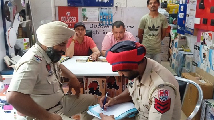 जालंधरः 3 दुकानों में चोरों ने बोला धावा, वारदात सीसीटीवी में कैद….