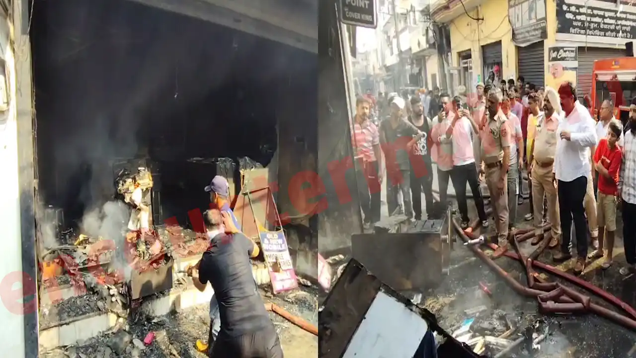Jalandhar News: Mobile Showroom में लगी भीषण आग, सामान जलकर राख, देखें वीडियो