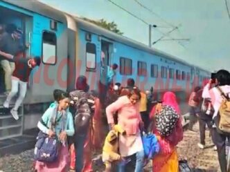 Intercity Express की बोगी में निकला धुआं, ट्रेन से कूदे यात्री, मचा हड़कंप