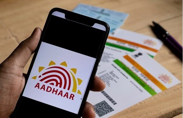 क्या आपका भी Aadhaar Card खो गया? Online बनवाएं डुप्लीकेट कार्ड, जानें Process