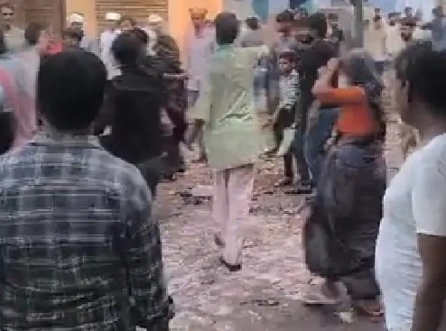 युवक और उसके परिवार पर जानलेवा हमला, घर और फार्म में की तोड़फोड़