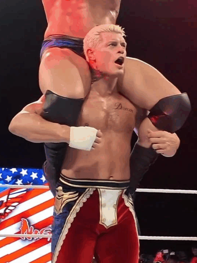 Cody Rhodes ने किया सबको हैरान, 275 lb वजनी WWE Superstar को कंधों पर उठाया
