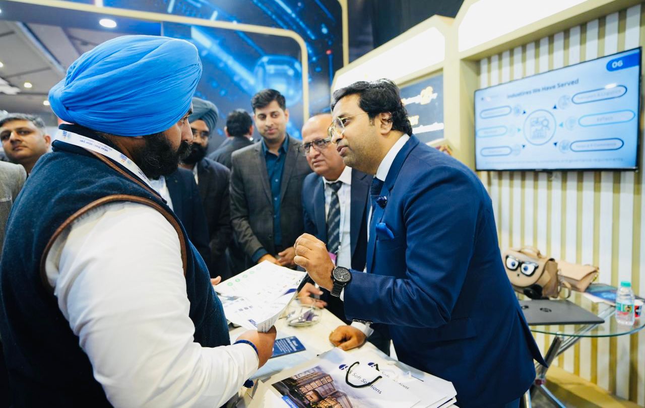 इंडिया AI इम्पैक्ट एक्सपो 2026 में शिक्षा मंत्री हरजोत सिंह बैंस वैश्विक तकनीकी कंपनियों के प्रतिनिधियों से बातचीत करते हुए