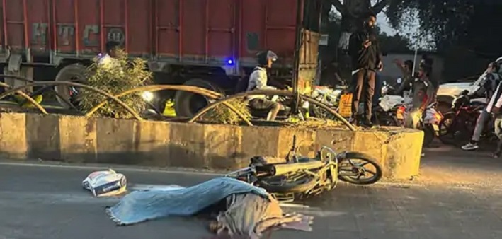 सड़क पर मृत अवस्था में पड़े कारोबारी।