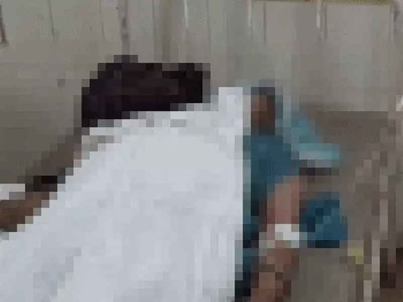 अस्पताल में इलाज दौरान महिला।