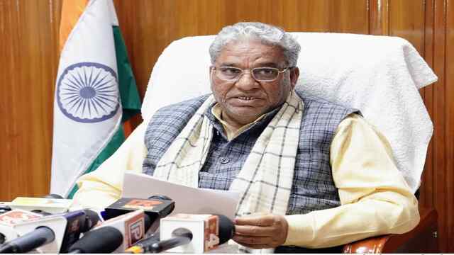 हरियाणा के विकास एवं पंचायत मंत्री कृष्ण लाल पंवार ने कर्मचारियों को दिए रिकवरी के निर्देश