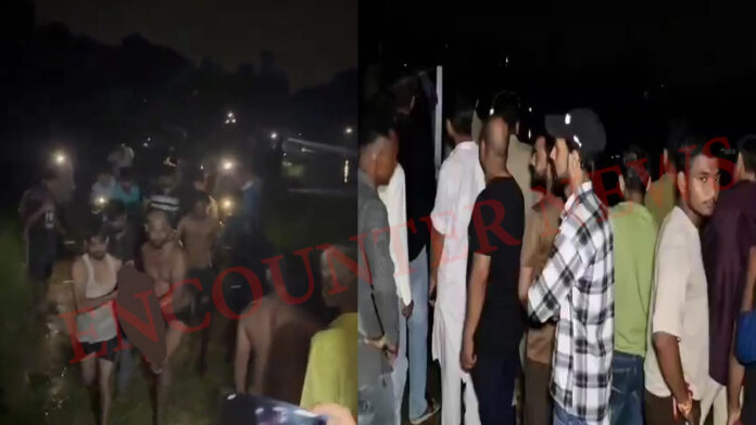 पुल टूटने से बाइक समेत गागन नदी में गिरा परिवार, महिला की मौत, देखें वीडियो