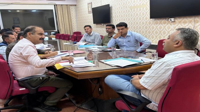 शिक्षा मंत्री ने जुब्बल-कोटखाई विधानसभा क्षेत्र में विकास कार्यों की समीक्षा की