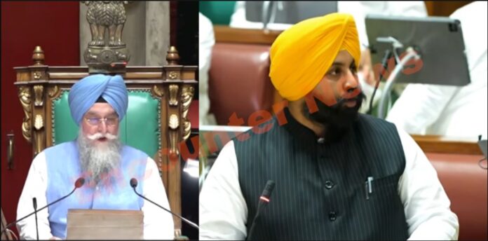 Punjab News: विधानसभा के मॉनसून सत्र में कांग्रेस का हंगामा, सबूत लेकर पहुंचे शिक्षा मंत्री हरजोत बैंस, देखें Live
