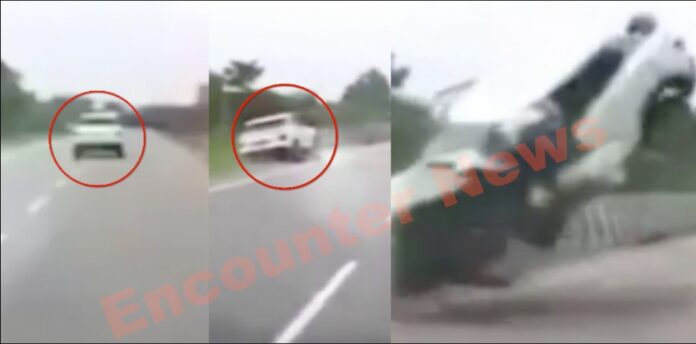 कुख्यात अतीक के बेटे आबान की कार एक्सीडेंट का वीडियो आया सामने, देखें कैसे पलटी कार